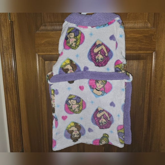 Disney Princess: Girl's Size-4 Robe, Pockets, Attached inner & outer ties/belts - Picture 11 of 15